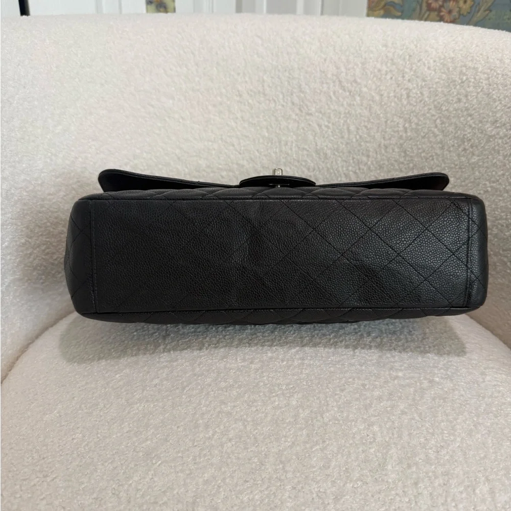 Chanel Black Caviar Maxi Classic Single Flap with Silver Hardware - Picture 4 of 16